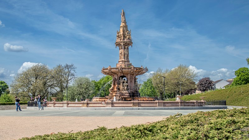 Photograph showing the Doulton Fountain on Glasgow Green