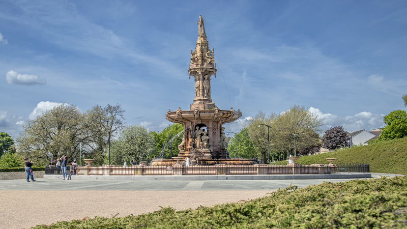 Photograph showing the Doulton Fountain on Glasgow Green