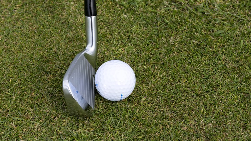 Golf club and golf ball