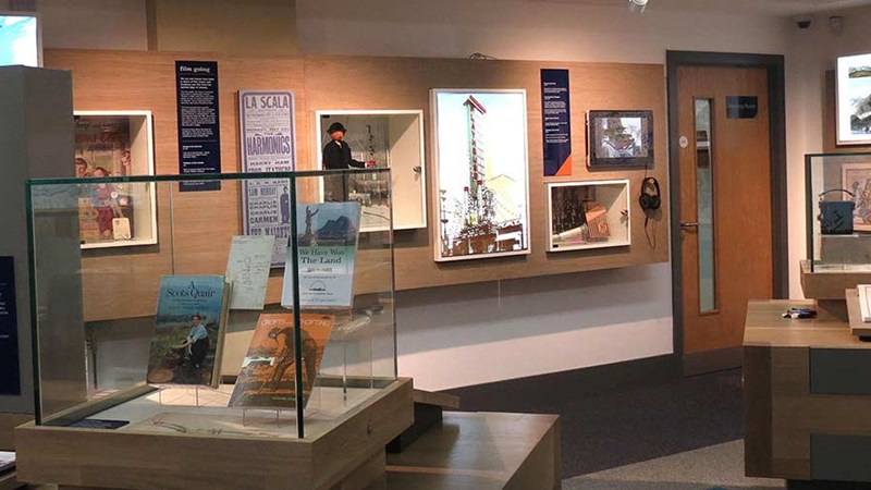 The discovery space, an exhibition area with books and film objects in display cases