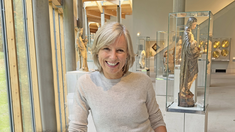 Photograph of tv presenter and broadcaster Rona Dougall in the Burrell Collection